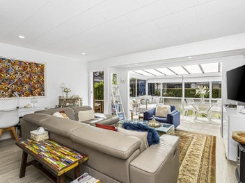 Vendor Says Sell! - Solid, Sunny & Seaside $899K