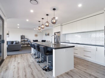 Immaculate modern lifestyle on 1.19ha