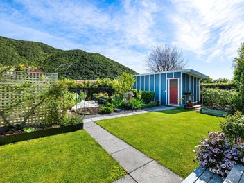 Waikawa’s Number One Location - Beach Road