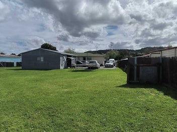 House + Dbl Garage & Extra Rooms + Concrete Pad