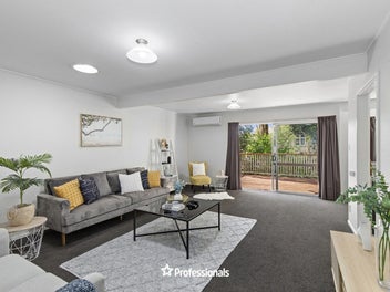 3 BEDROOMS, GARAGE, AVALON!