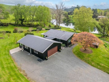 A WATERFRONT LIFESTYLE WITH ENDLESS POSSIBILITIES