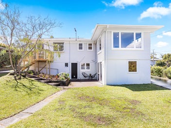 Light-Filled Family Living | Prime Location