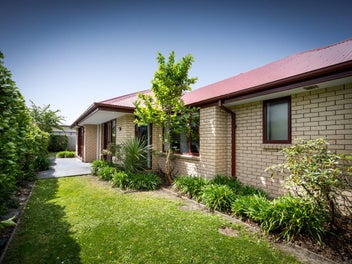 IGNORE RV - Spacious, Low Maintenance & Vacant