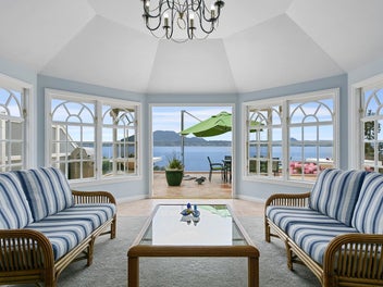 Outstanding buying – waterfront Taupo