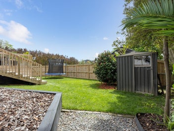 CV $1,050,000 - Modern Cottage Cutie