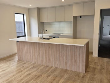 Modern and Bright, 4 Bed Delight - Hunua Views