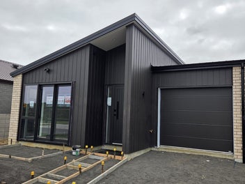 Newly Built 3 Bedroom Home with all the extras!