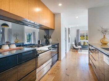 Luxurious, Easy-care in a Prime Location