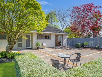 Wonderful Family Home In Quiet Cul-De-Sac!