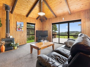 Lifestyle and Country Charm – A Keeper on McLeod