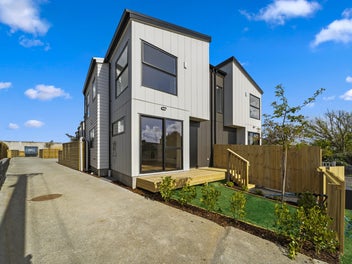 52 Greenmeadows Avenue