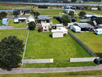 RELAXED HOLIDAY TIMES