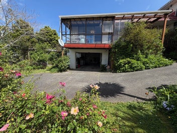 Sunny Brick and Tile home With a Lovely View