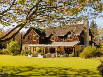 Perfect Lifestyle Opportunity - Close to Town