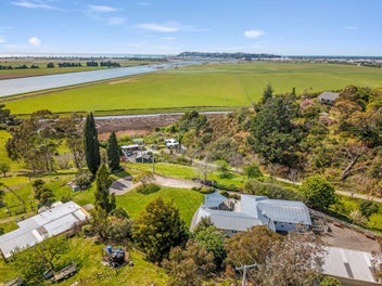 Space, Views and Versatility in Poraiti