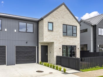 8 Kartolina Crescent