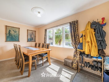 Tranquil & Private 4-Bedroom Retreat