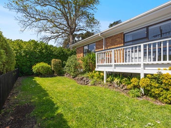 PRIVATE SALE Sunny, Stylish - Mangere Bridge Gem