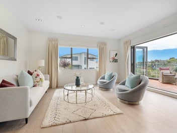 Coastal Comfort With 334sq mtrs Of Living Space