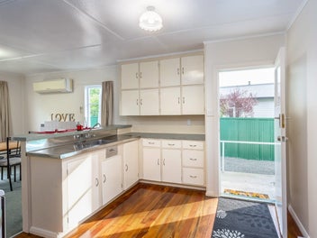 Spacious 4-bedroom 1960s gem