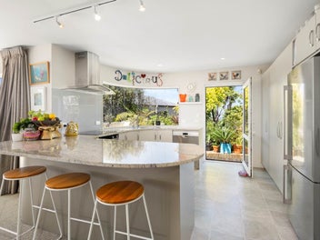 Panoramic Views - Two houses on a 901m² site