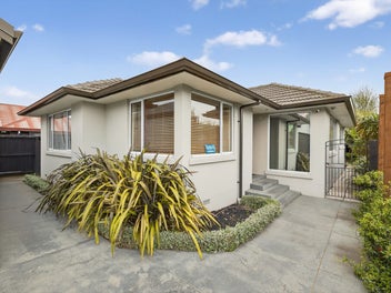 Sun-filled, Double Glazed 3-Bed Family Home