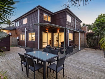 Dual-Living in Schnapper Rock