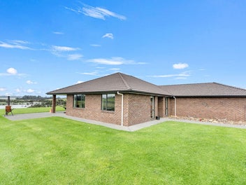 38D Kaipara Lake Road