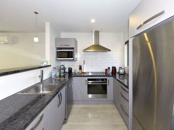 Modern Comfort Minutes from the City