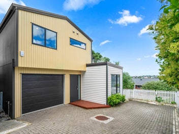 Standalone, Modern, Seaviews-Sherwood School Zone