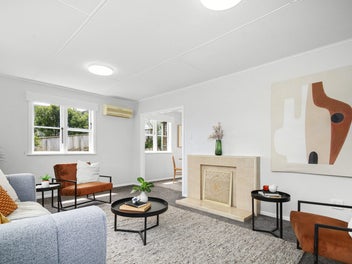 Sunny Cottage, Convenient Location!