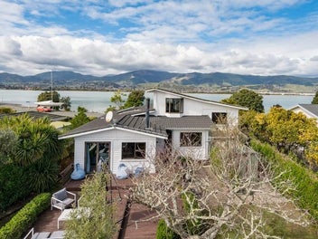 SUN & VIEWS IN A SPECTACULAR SETTING