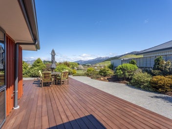 Alpine sanctuary with panoramic mountain vistas