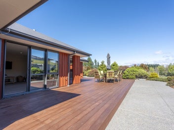 Alpine sanctuary with panoramic mountain vistas