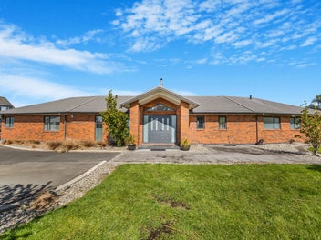 Lifestyle Opportunity Walk to Brighton Beach