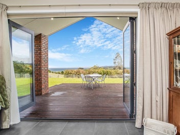 BEACH & COUNTRY LIFESTYLE LIVING, WITH CITY ACCESS