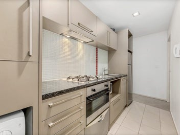 One Bedroom Tremont Living with Carpark