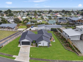 Effortlessly Elegant - Beach Living at it's Best!