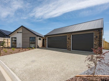 3-Car Garaging, Boat or Camper Park, Sea Views