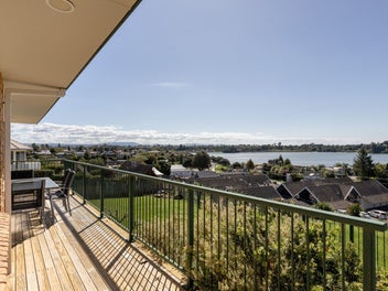 Timeless Brick & Mount Views on 812sqm (approx.)