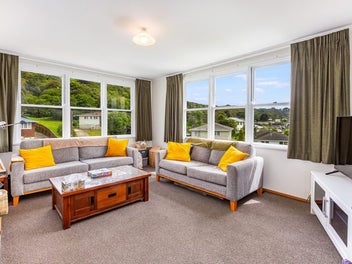 Sunny, Elevated With City & Harbour Views