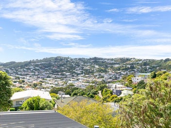 Two Bedroom Unit in Island Bay!