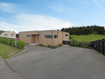 STUNNING HOME - SUPERB LOCATION