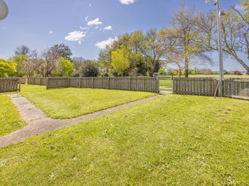 Versatile dual dwelling opposite Anderson Park