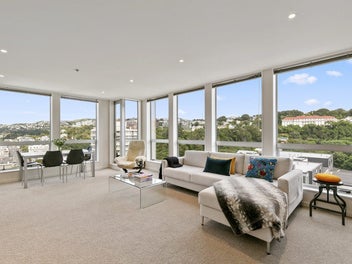 Penthouse Living - Sun & Views