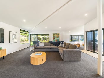 LUXURY LIVING - EFFORTLESS RURAL LIFESTYLE