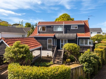 Your Sunny Family Retreat Awaits!