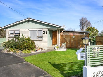 TEAM LEWIS - WARM, COMFORTABLE, SECURE