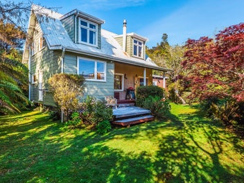 Peaceful Pukawa Bay hideaway